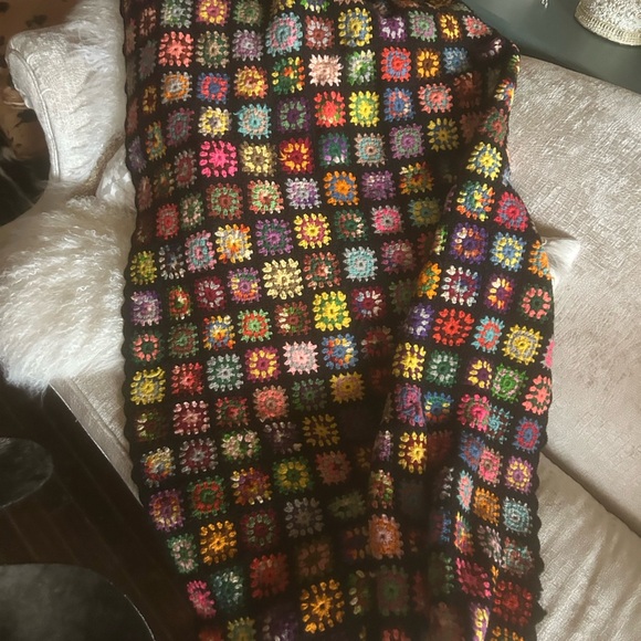 Granny Throw, Small Colorful Squares Bight Black. Gorgoues!  Great Conditon. - Picture 8 of 9